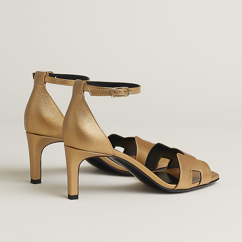 足元を美しく引き立てる HERMES Sandales Joy 70 サンダル Joy 70 sandal | Hermès USA